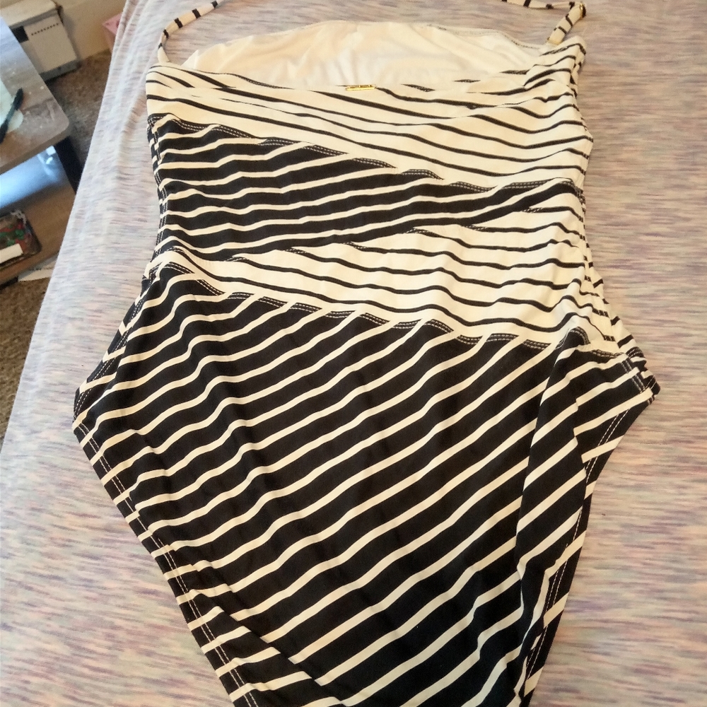 Women's bathing suit
